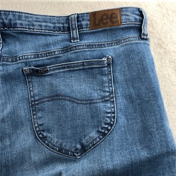 Lee Womens Jeans Size 22M Blue Denim Regular Fit Straight Leg Mid Rise Classic - Picture 12 of 16